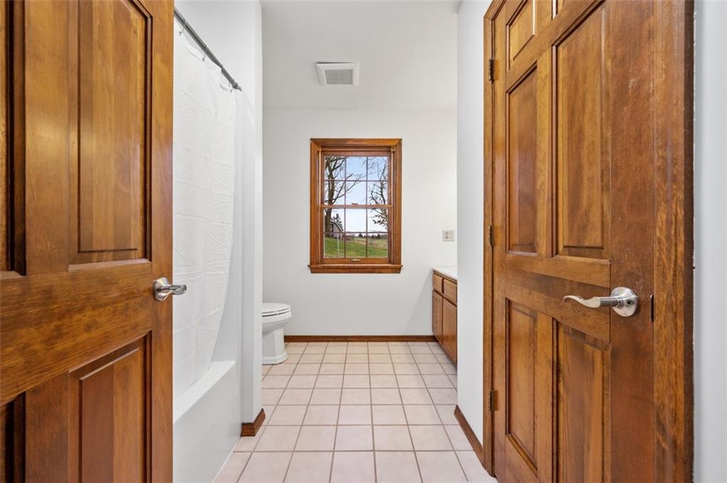 5150 Beech Road Apollo, PA 15613 - Photo 20 of 37 a view of an entryway with a mirror