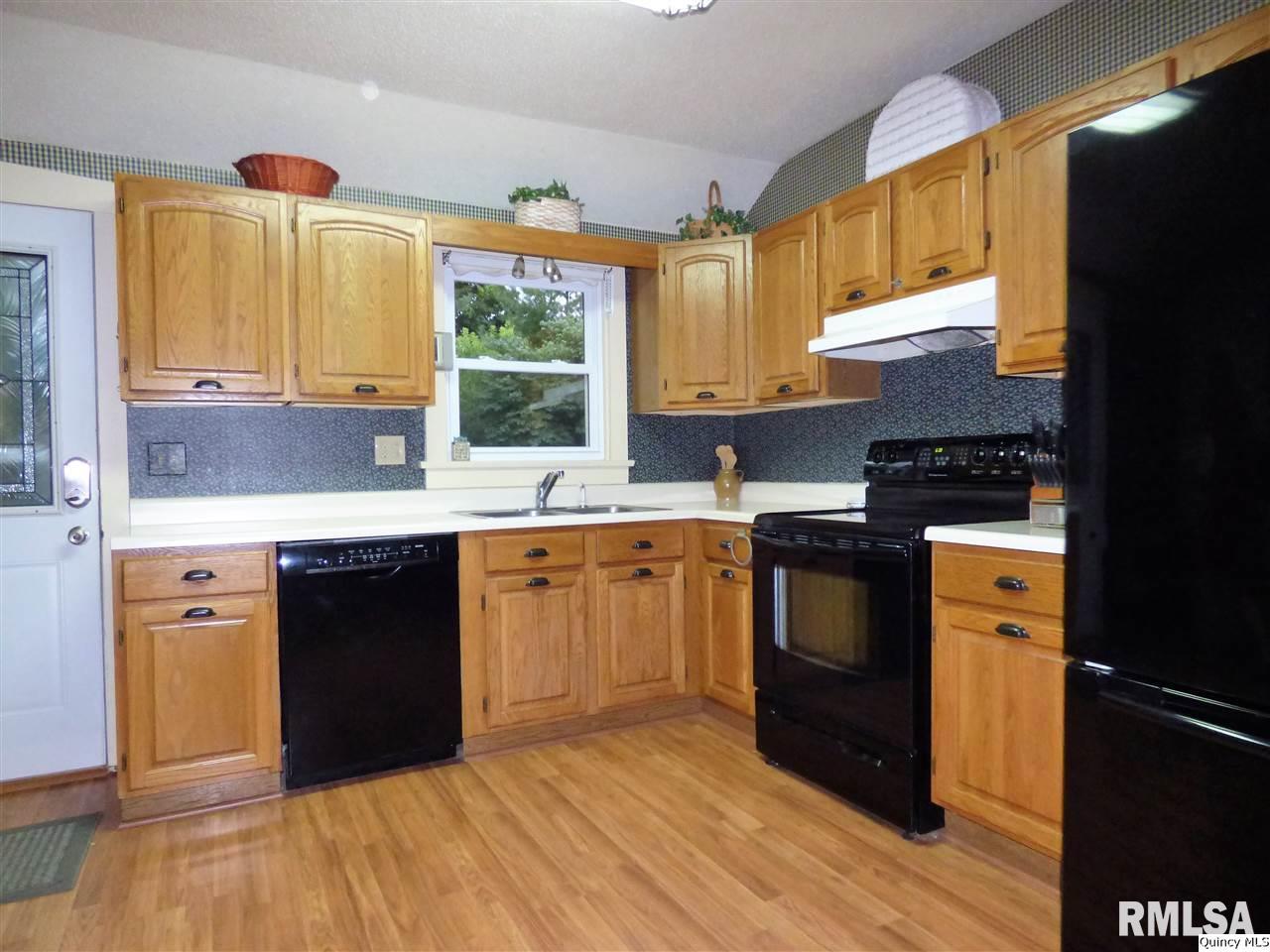 230 North Ohio Street Camp Point, IL 62320 - Photo 5 of 26 Gallery Image 5