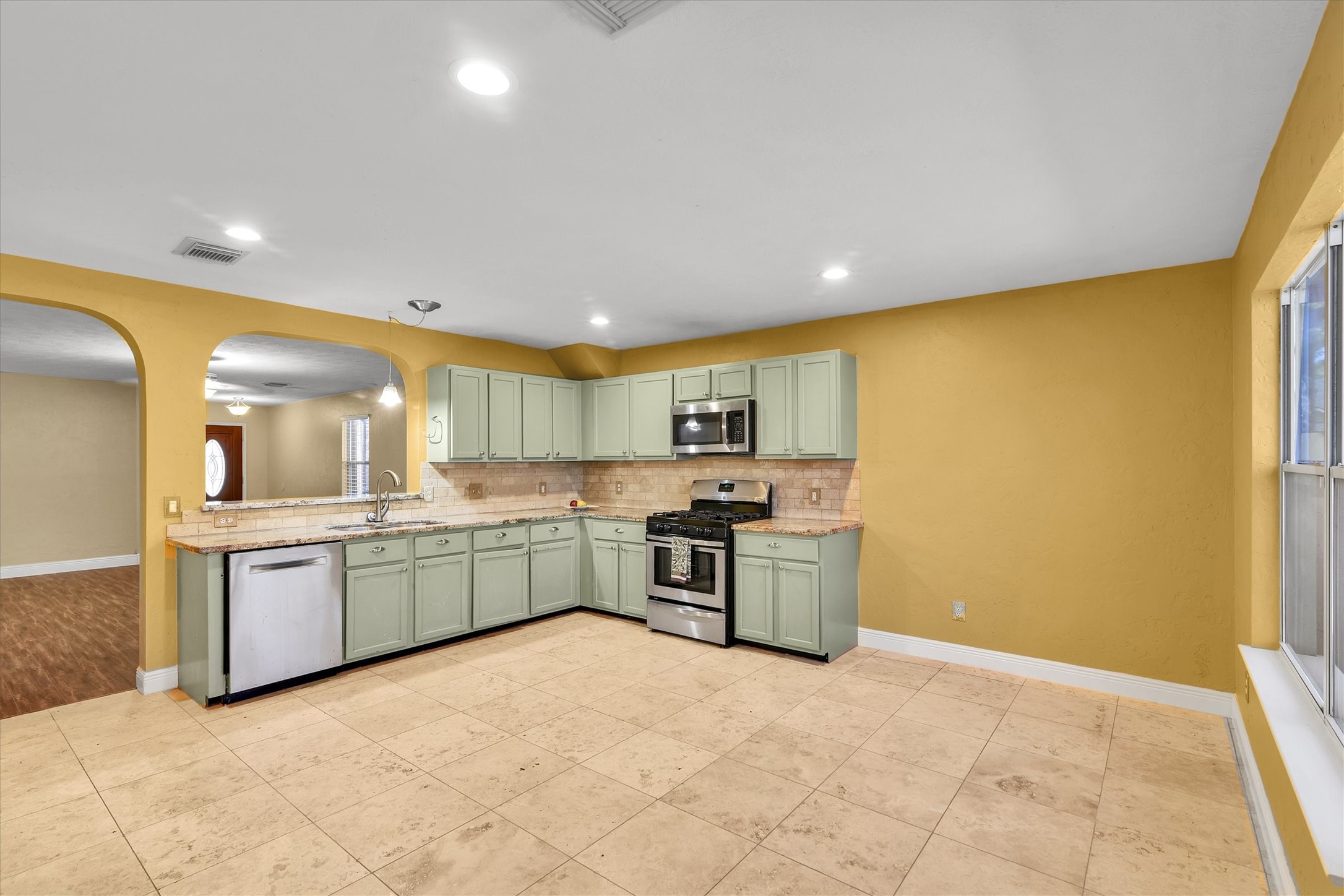 914 Ivycroft Lane Spring, TX 77373 - Photo 6 of 21 Another view of this greawt kitchen.