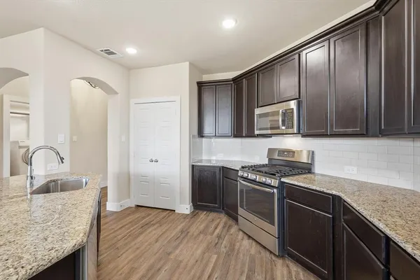 $334,500 | 100 North Highland Drive, Sanger, TX 76266