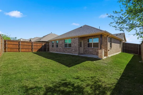 $334,500 | 100 North Highland Drive, Sanger, TX 76266
