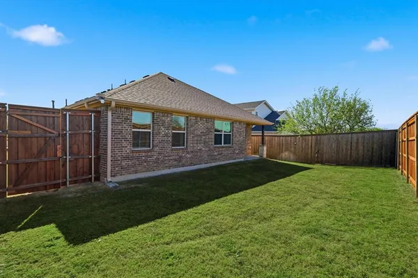 $334,500 | 100 North Highland Drive, Sanger, TX 76266