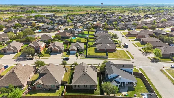 $334,500 | 100 North Highland Drive, Sanger, TX 76266