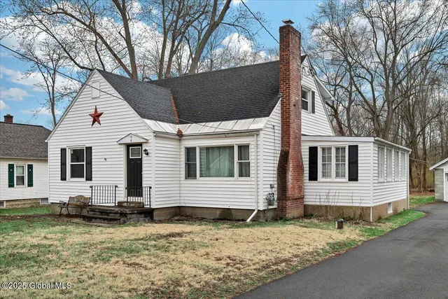 $324,900 | 56 Willowbrook Avenue, Bethlehem, NY 12161