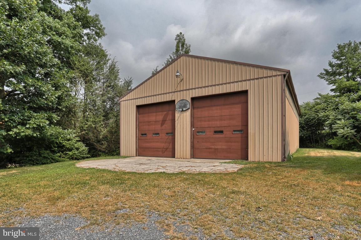 1394 North Strickler Road Manheim, PA 17545 - Photo 2 of 40