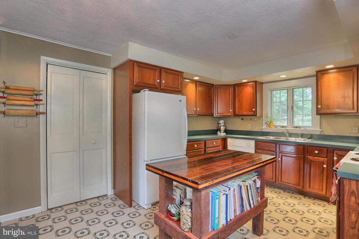 1394 North Strickler Road Manheim, PA 17545 - Photo 13 of 40