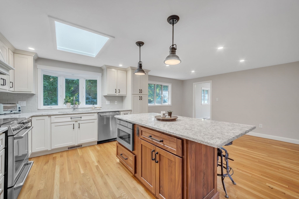 7 Hanford Road Stoneham, MA 02180 - Photo 3 of 28 Gallery Image 3
