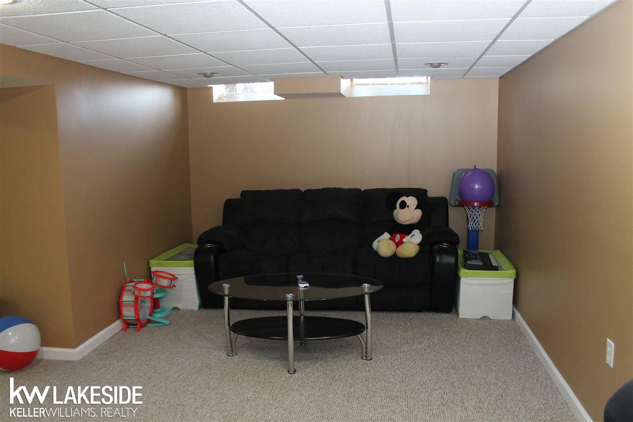 16921 Country Ridge Lane Macomb, MI 48044 - Photo 40 of 48 31323737-39.JPG