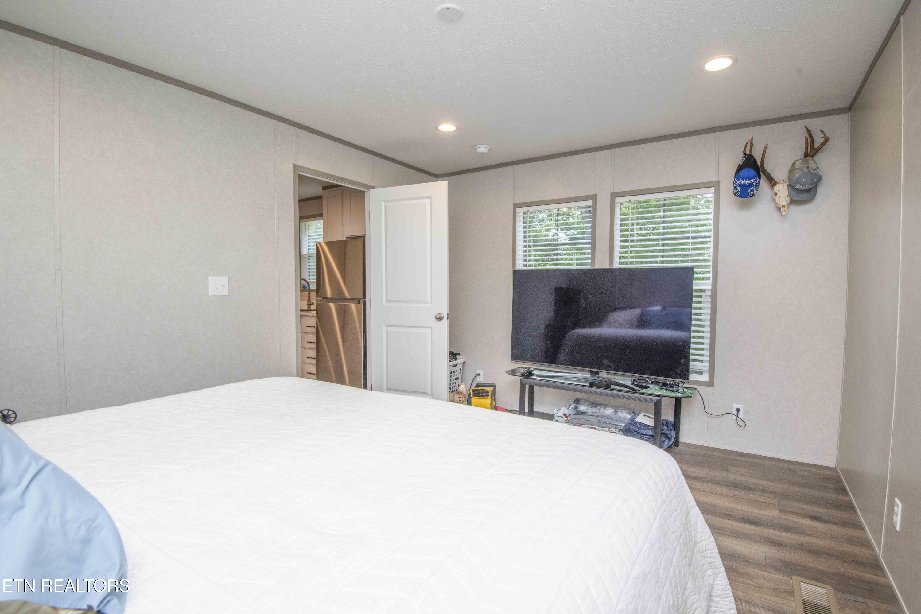 237 Johnson Valley Road Philadelphia, TN 37846 - Photo 22 of 35 master bed_1