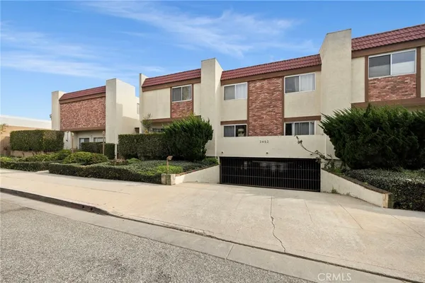 $900,000 | 2452 Chelsea Place, Unit M, Santa Monica, CA 90404