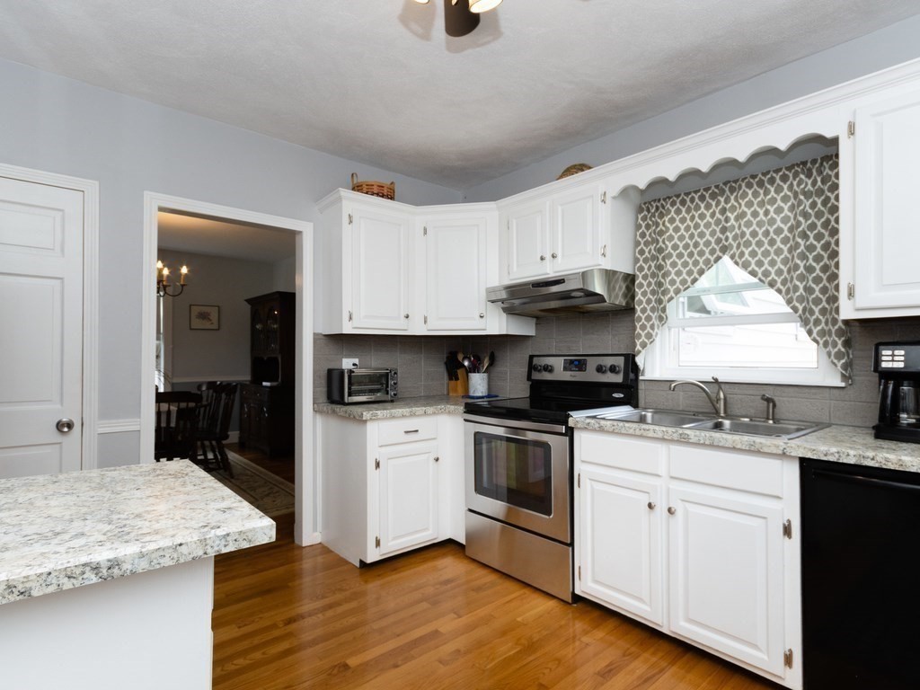 34 Aberdeen Road Quincy, MA 02171 - Photo 3 of 23 Gallery Image 3