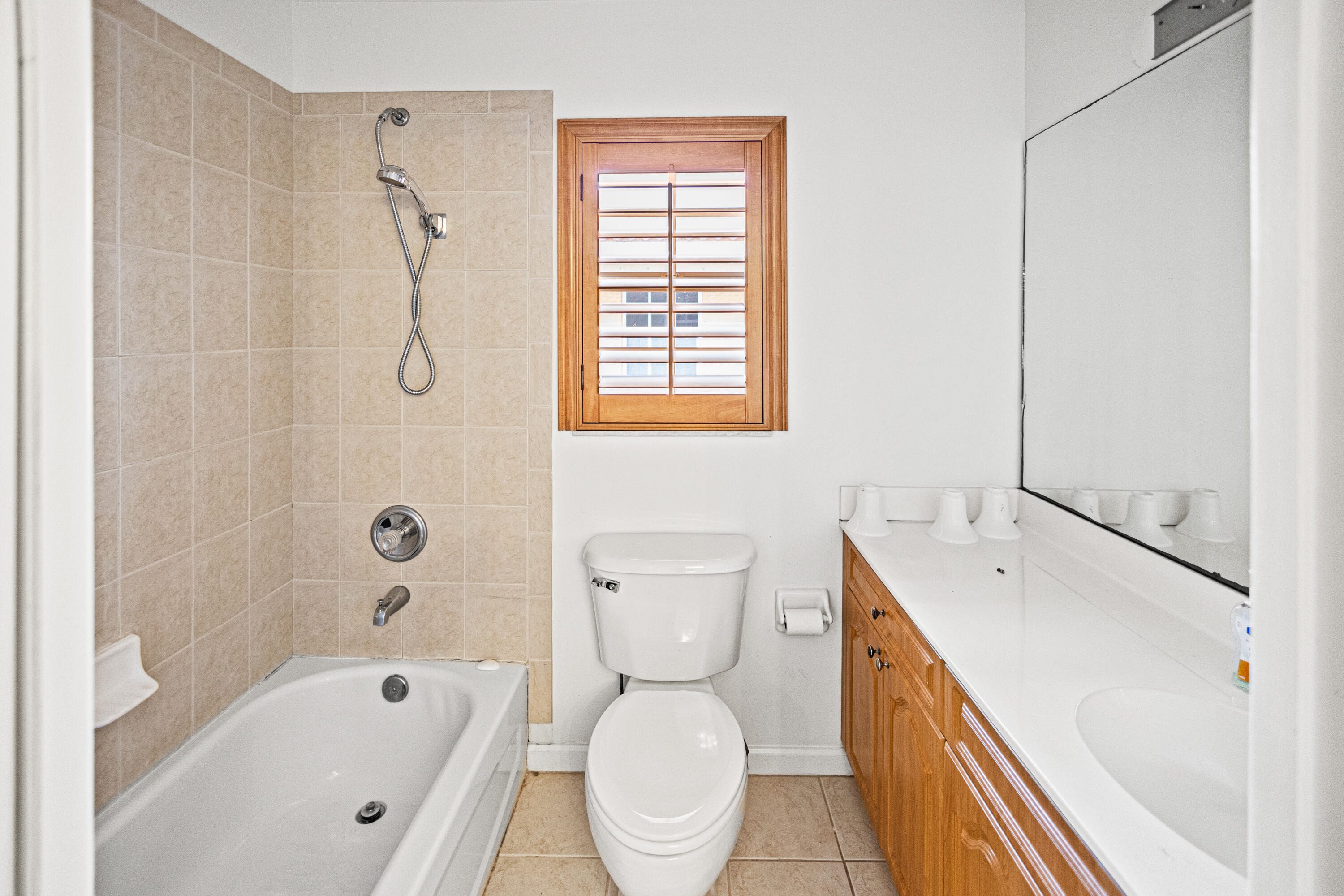 6684 Eagle Ridge Drive Greenacres, FL 33413 - Photo 13 of 27 a bathroom with a sink a toilet and a bathtub