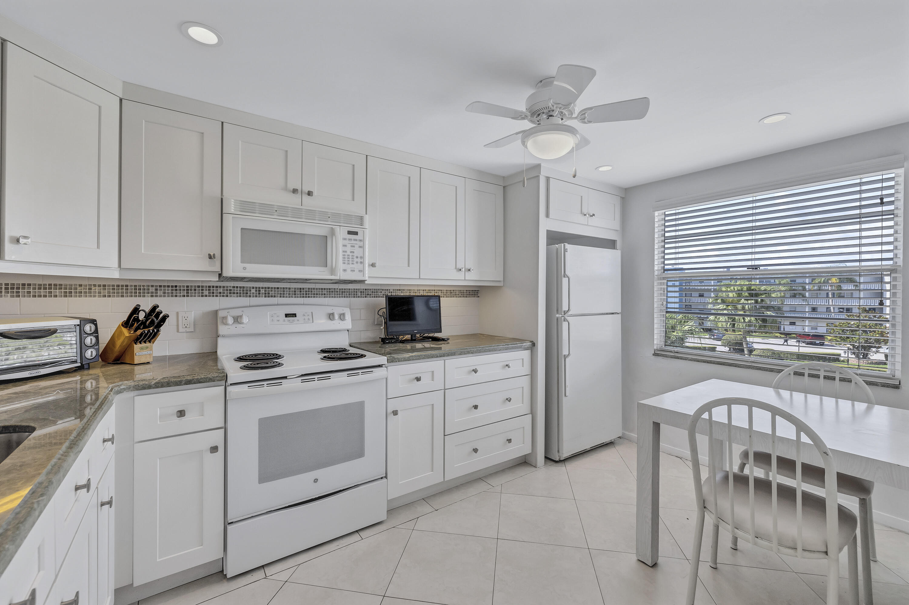 3001 Lincoln A, Unit 3001 Boca Raton, FL 33434 - Photo 4 of 47 3W7A1421