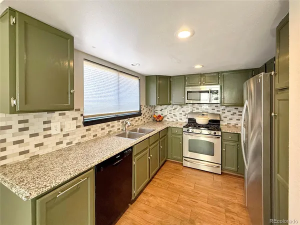 $585,000 | 935 Brittany Way, Highlands Ranch, CO 80126