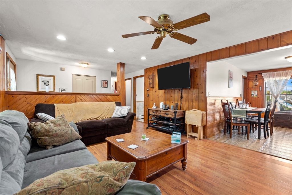 25 R Beacon Street Amesbury, MA 01913 - Photo 19 of 42