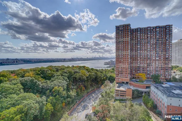 $3,850 | 69 Main Street, Unit 1115, Fort Lee, NJ 07024