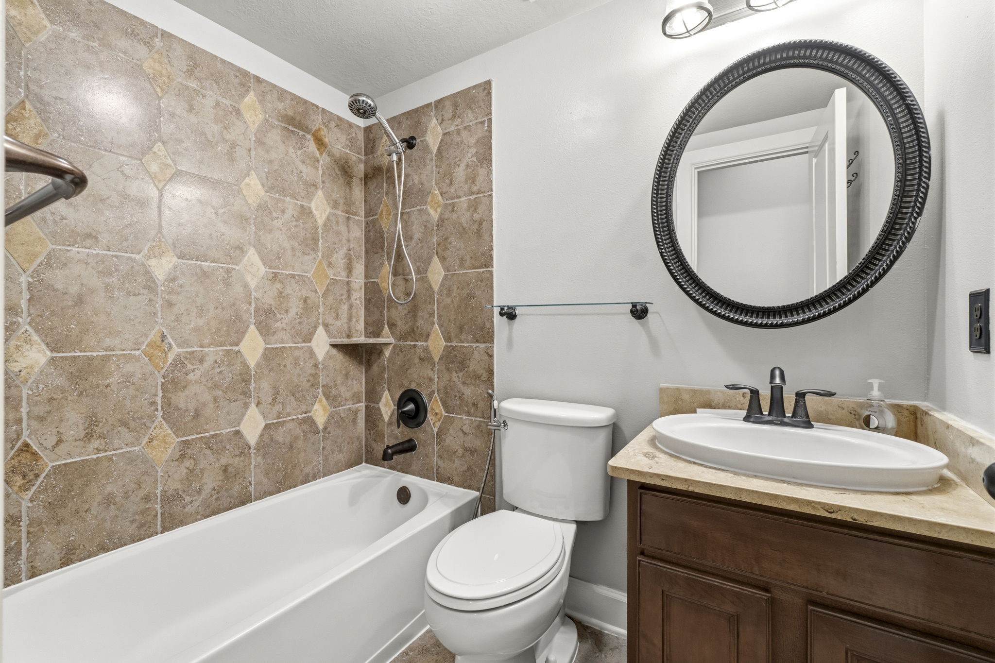 27 North Arrow Canyon Circle The Woodlands, TX 77389 - Photo 17 of 37