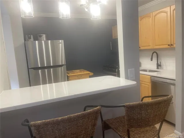 $2,250 | 101 Lincoln Avenue, Unit 3A, Mineola, NY 11501