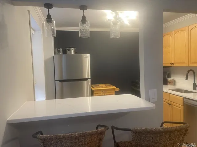 $2,250 | 101 Lincoln Avenue, Unit 3A, Mineola, NY 11501