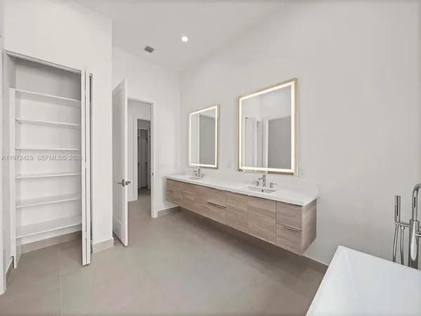 $14,500 | 5718 Ashwood Circle, Unit 5718, Hollywood, FL 33312