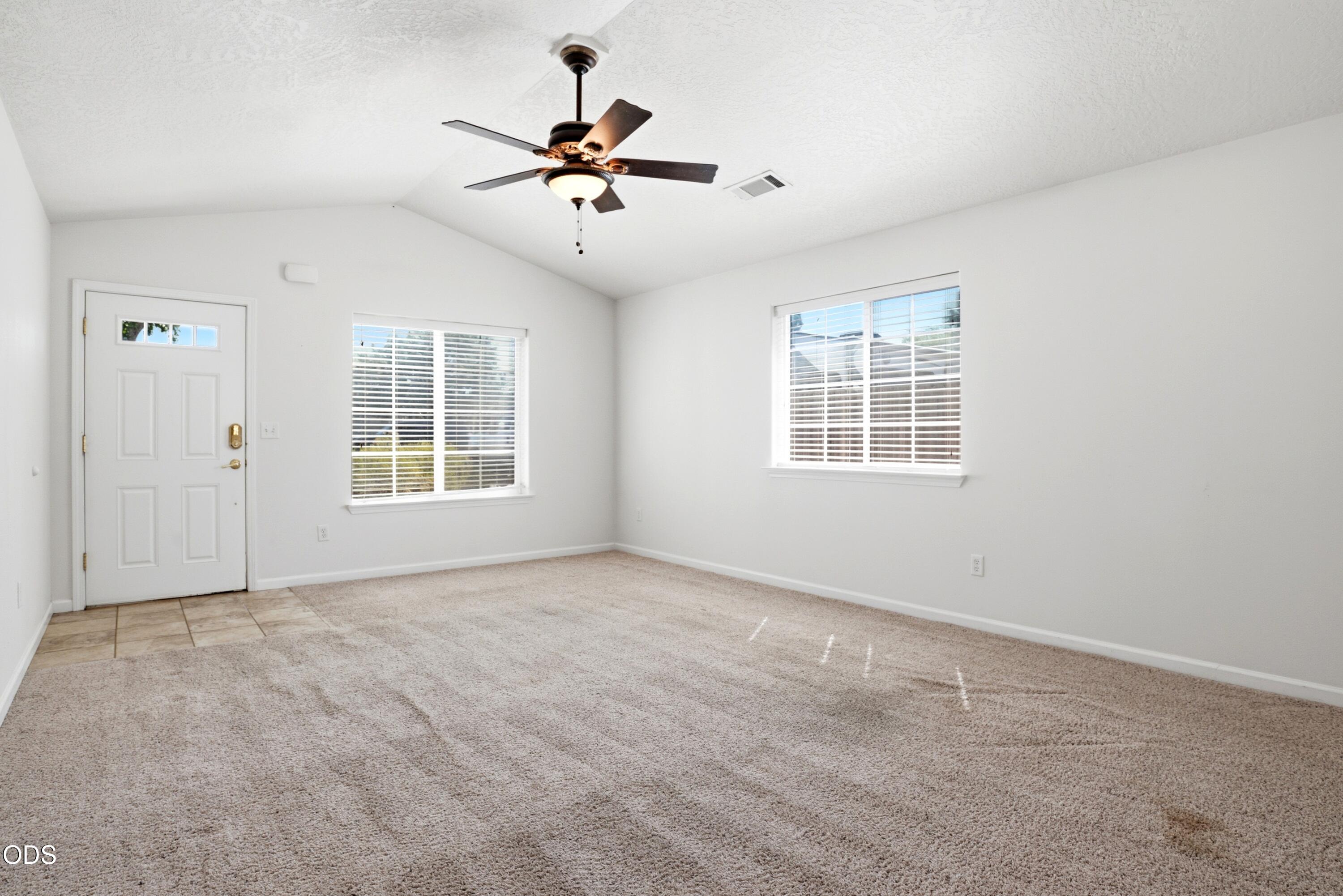 1005 North 10th Street Central Point, OR 97502 - Photo 6 of 21