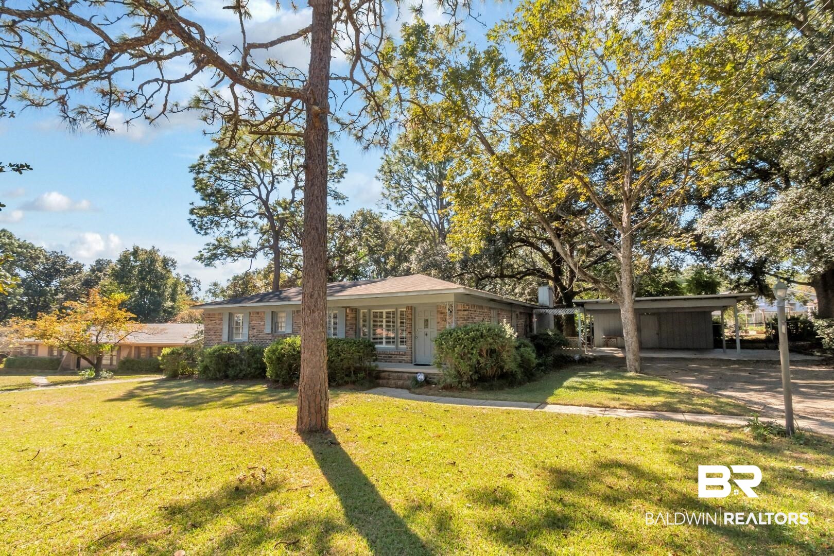 1502 Crestview Drive Mobile, AL 36693 - Photo 5 of 34