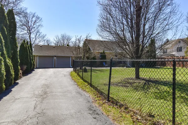 a view of a yard with a house