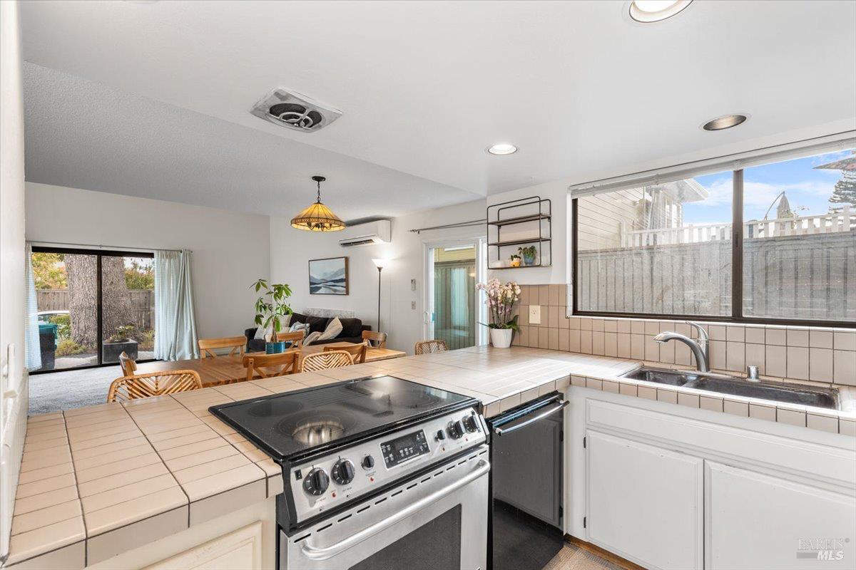 429 Carrillo Street Santa Rosa, CA 95401 - Photo 14 of 33