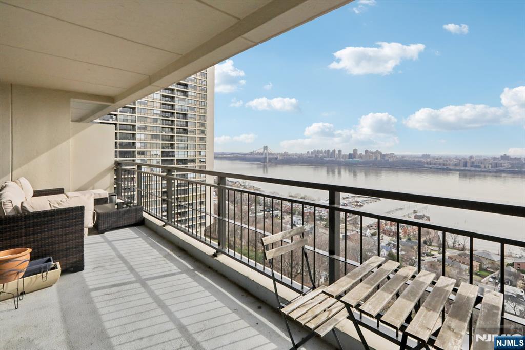 2 Horizon Road, Unit 1428 Fort Lee, NJ 07024 - Photo 31 of 39