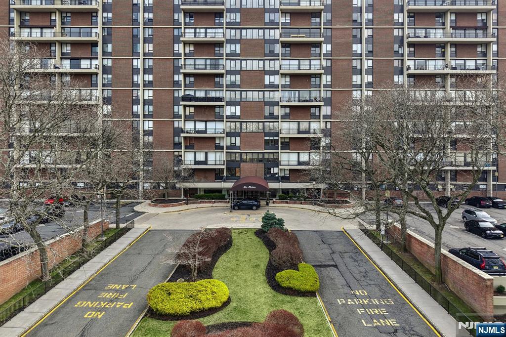 2 Horizon Road, Unit 1428 Fort Lee, NJ 07024 - Photo 33 of 39