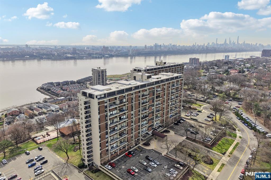 2 Horizon Road, Unit 1428 Fort Lee, NJ 07024 - Photo 34 of 39