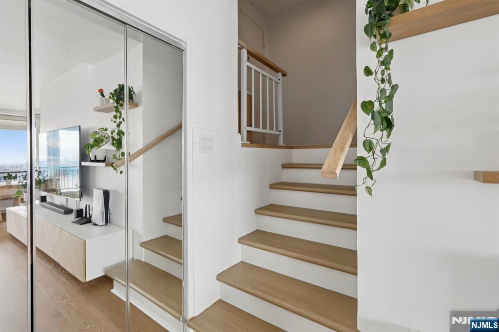 2 Horizon Road, Unit 1428 Fort Lee, NJ 07024 - Photo 4 of 39