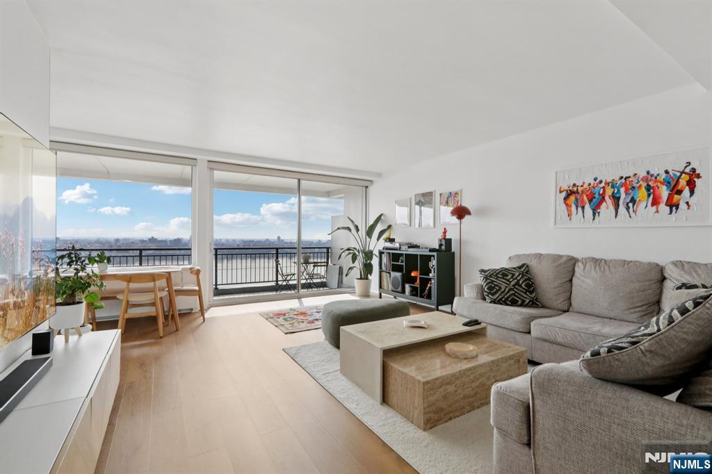 2 Horizon Road, Unit 1428 Fort Lee, NJ 07024 - Photo 5 of 39