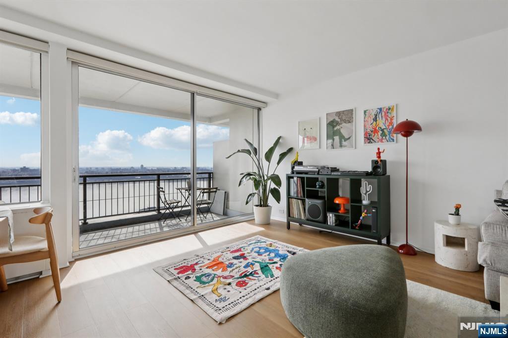 2 Horizon Road, Unit 1428 Fort Lee, NJ 07024 - Photo 10 of 39