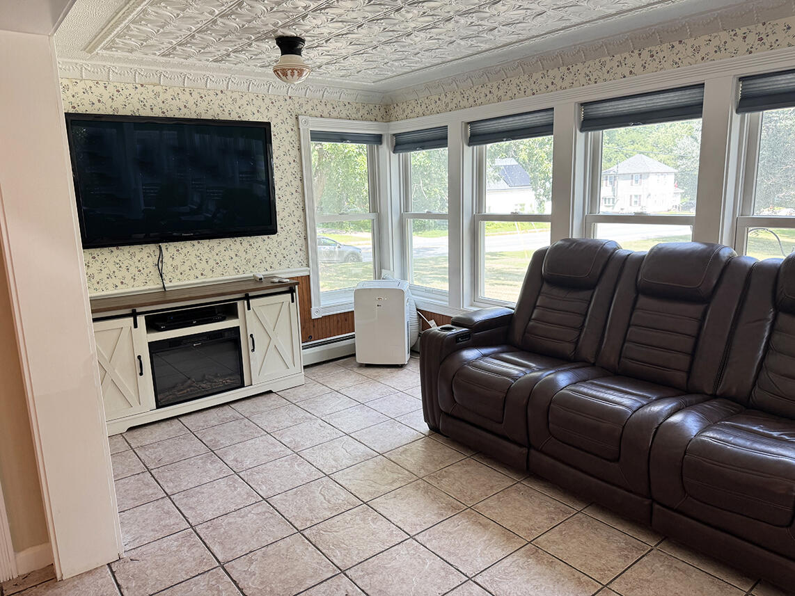 28 Baker Street Clinton, ME 04927 - Photo 11 of 29 SUNROOM