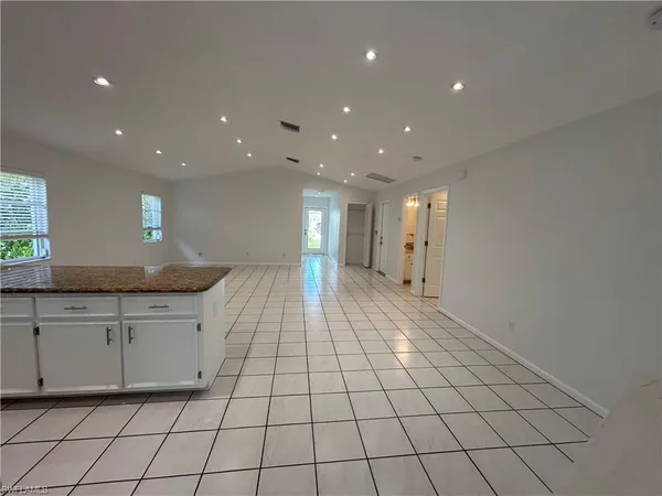 $3,200 | 772 100th Avenue North, Naples, FL 34108