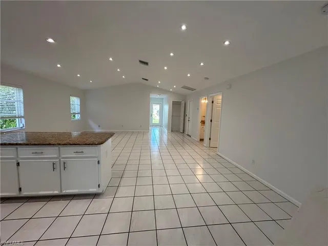 $3,200 | 772 100th Avenue North, Naples, FL 34108