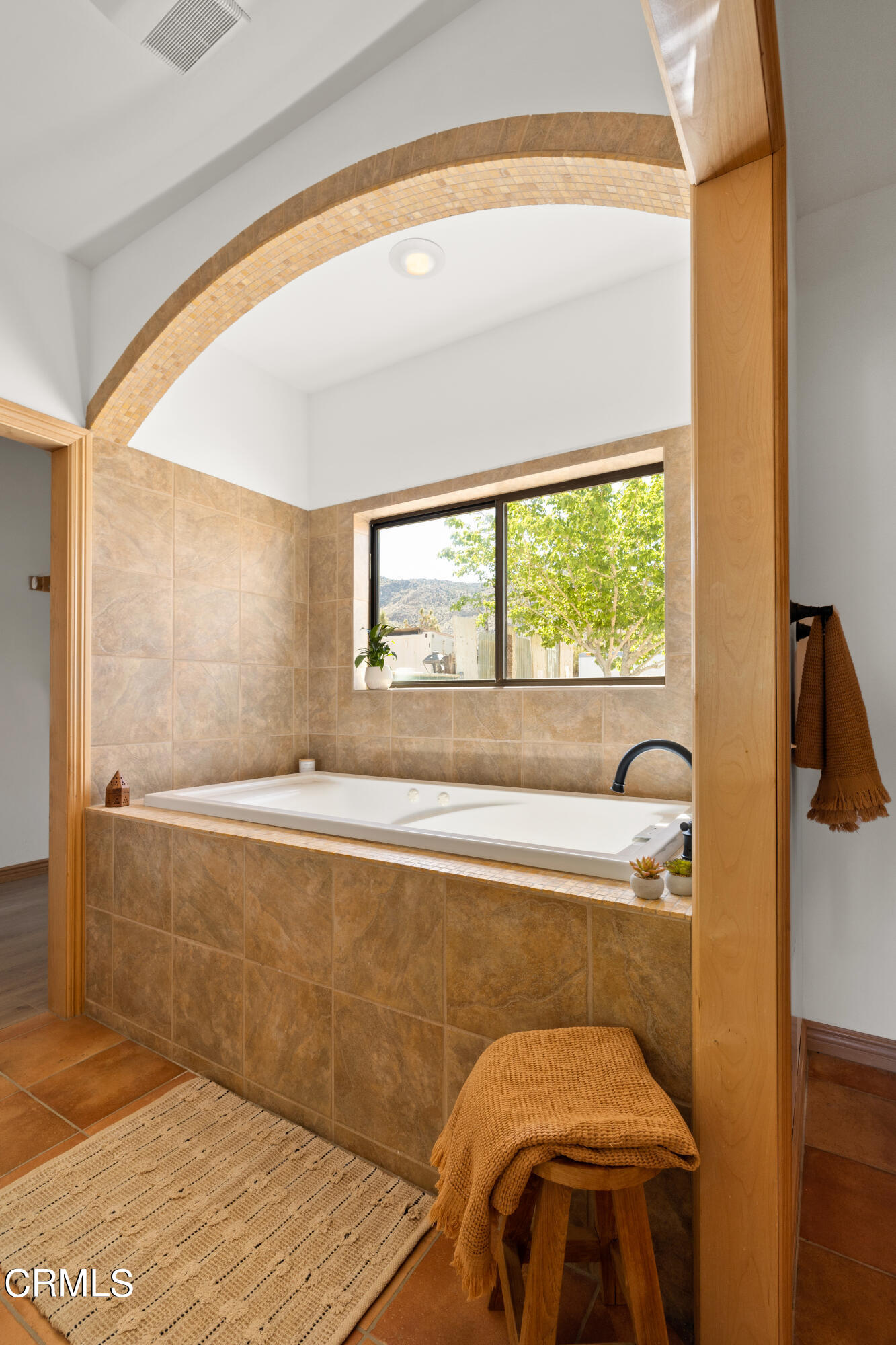 8331 Sunset Road Joshua Tree, CA 92252 - Photo 15 of 58 a bathroom with a bathtub and a window