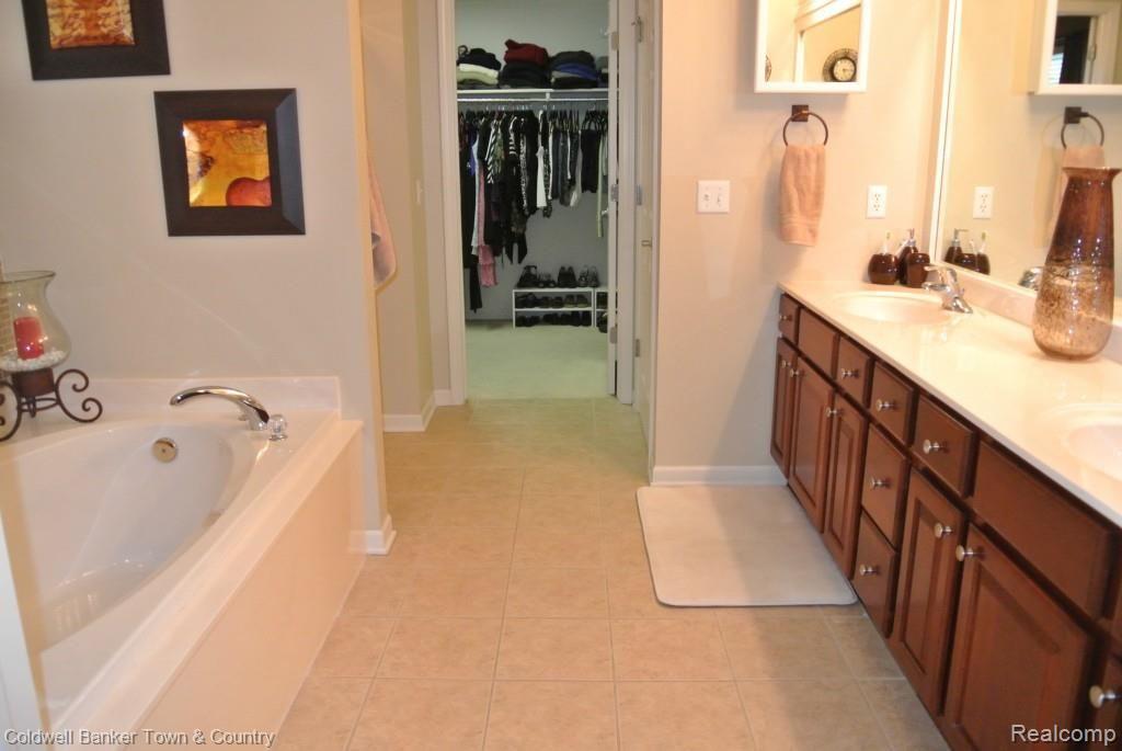4245 Merriman Loop Howell, MI 48843 - Photo 15 of 40 Large Master Bath with Walk-in Closet