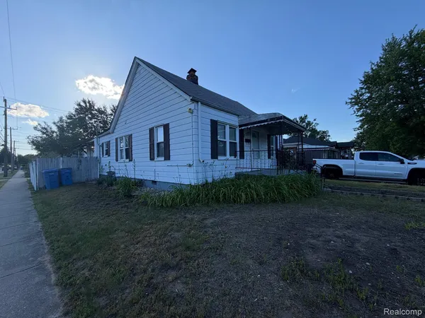 $1,700 | 5901 North Vernon Street, Dearborn Heights, MI 48127