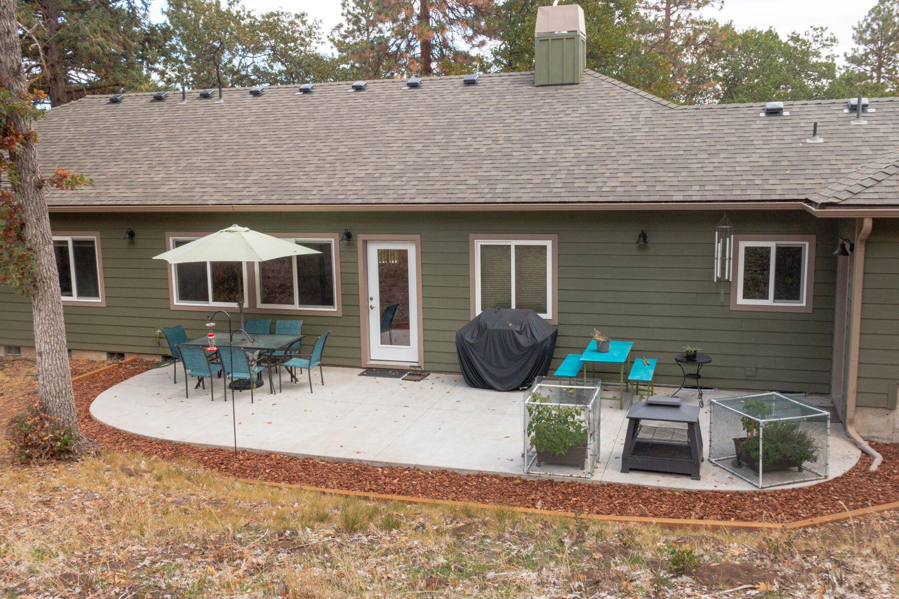 6852 Redstart Road Klamath Falls, OR 97601 - Photo 28 of 29 rear2