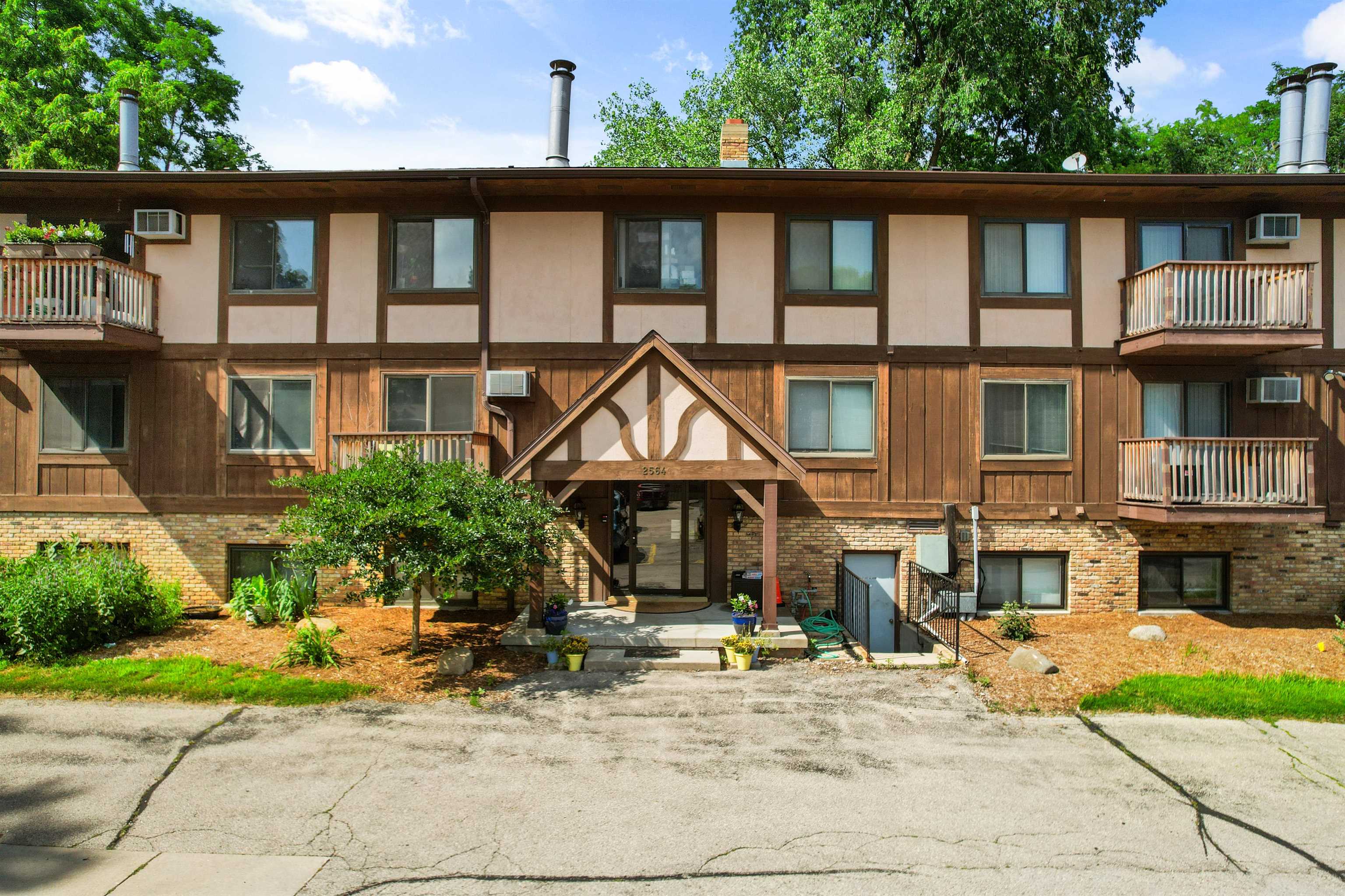 2564 Branch, Unit 12 Middleton, WI 53562 - Photo 2 of 37