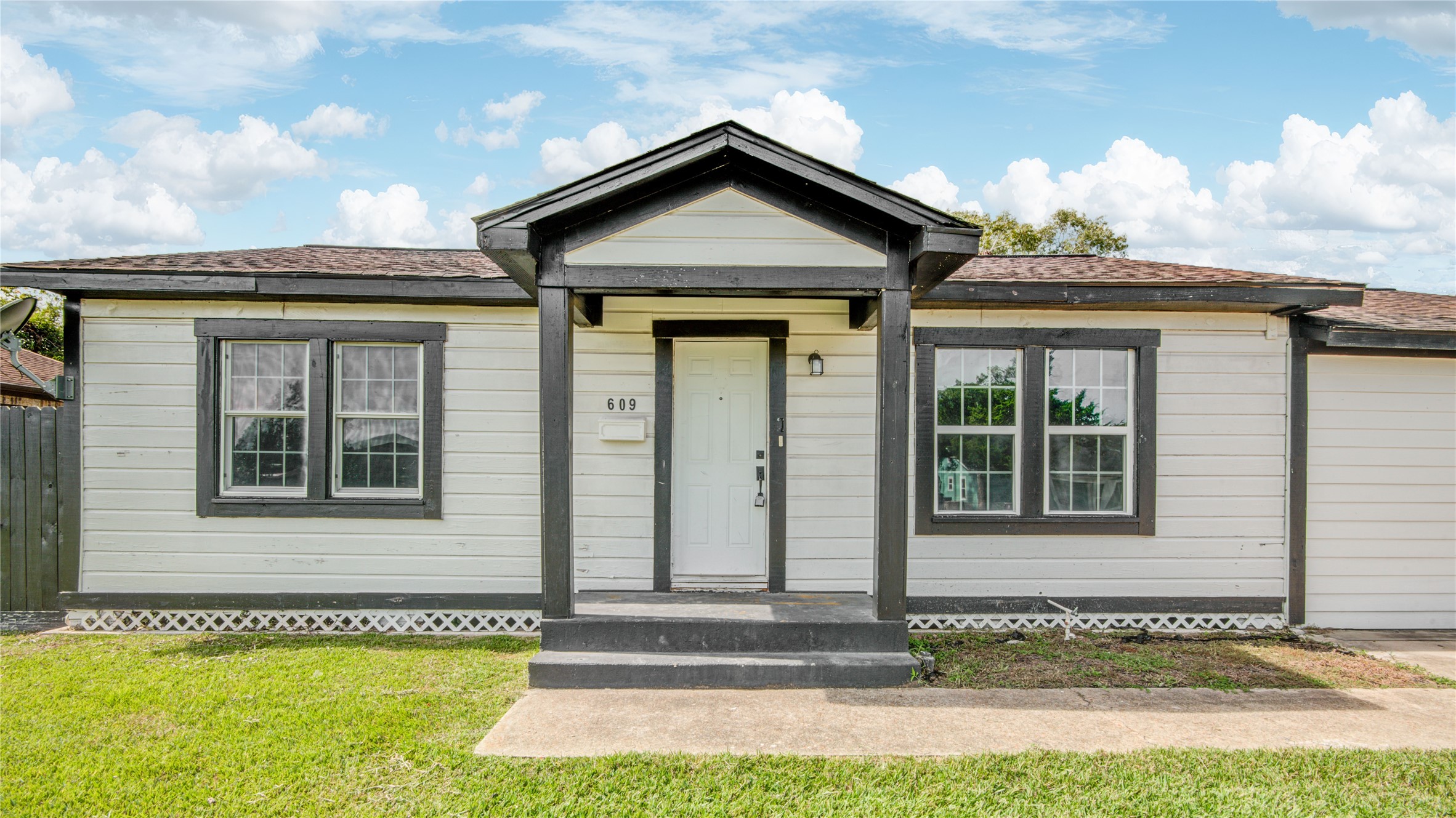 609 Hurst Place Angleton, TX 77515 - Photo 5 of 36 a front view of a house with a yard