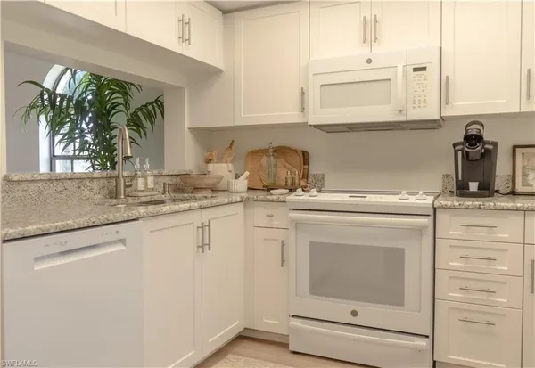 $5,000 | 265 Deerwood Circle, Unit 10, Naples, FL 34113