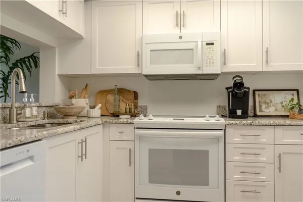 $5,000 | 265 Deerwood Circle, Unit 10, Naples, FL 34113