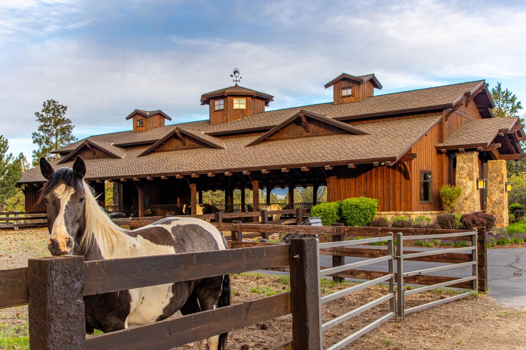 16400 Jordan Road Sisters, OR 97759 - Photo 45 of 101 Hay & Cattle Barn