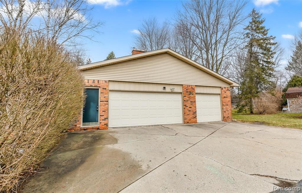 7197 Brighton Road Brighton, MI 48116 - Photo 3 of 42