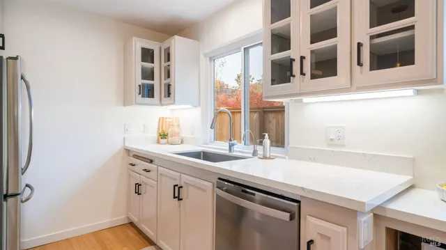 $1,325,000 | 1881 Las Gallinas Avenue, San Rafael, CA 94903