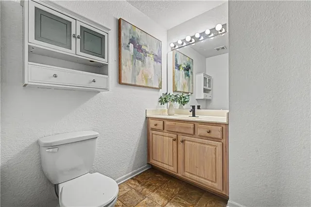 $210,000 | 1645 Southwest Madison Street, Lee's Summit, MO 64081