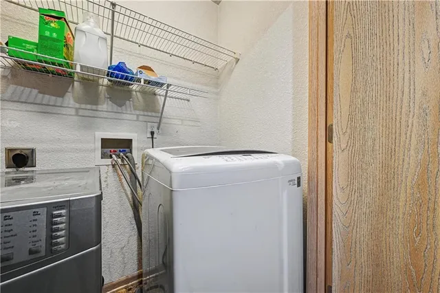 $210,000 | 1645 Southwest Madison Street, Lee's Summit, MO 64081